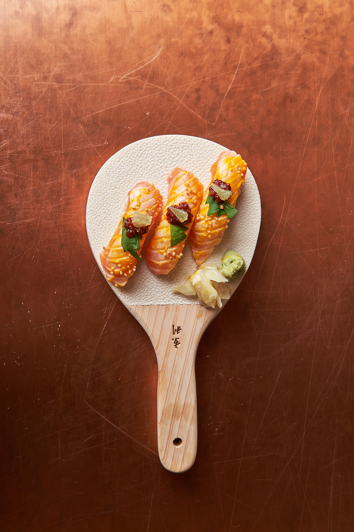 Rohen nigiri on paddle