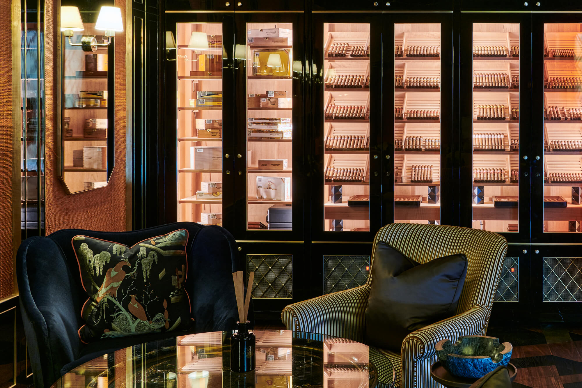 Oscuro table and humidor