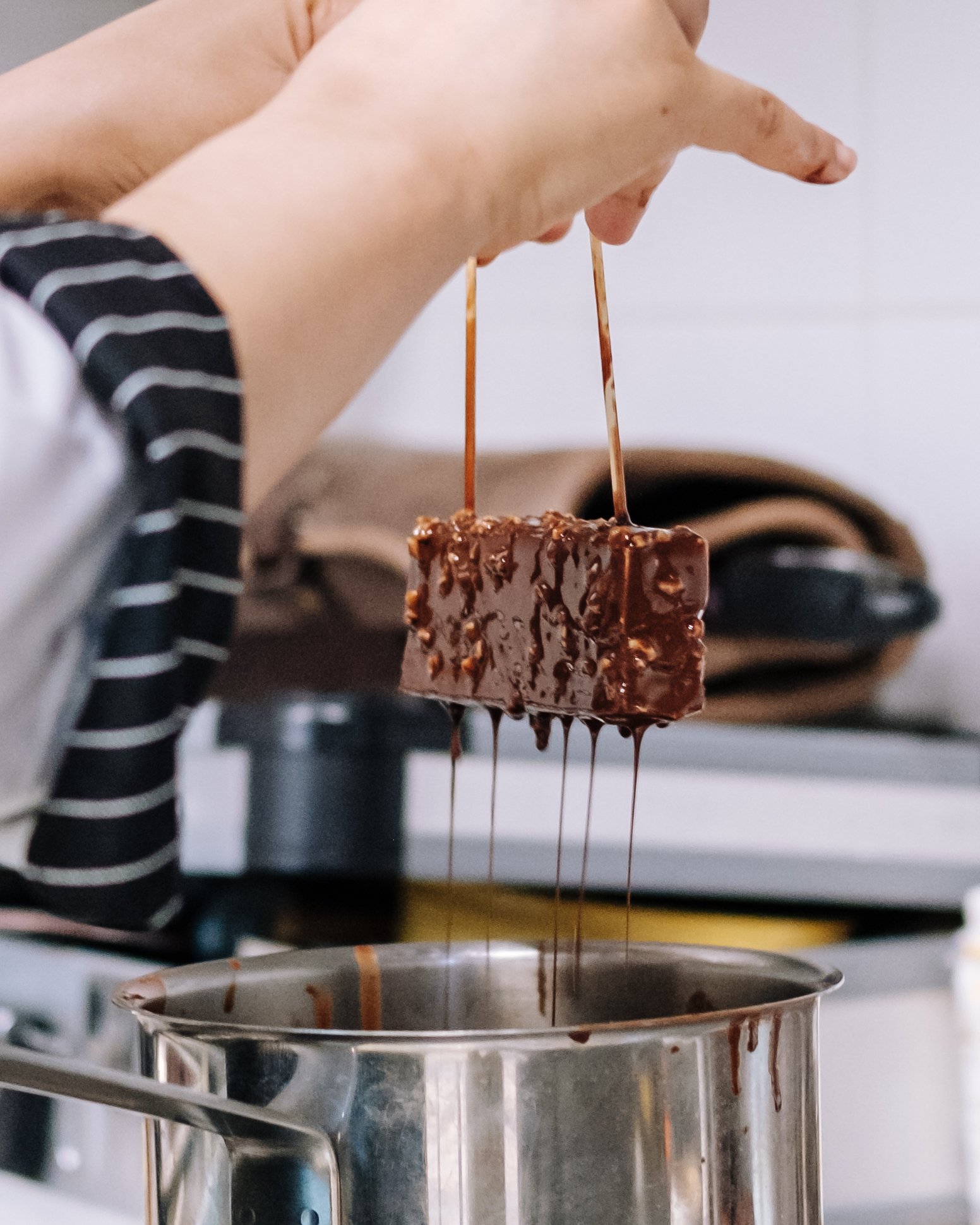 Pastry chocolate dipping